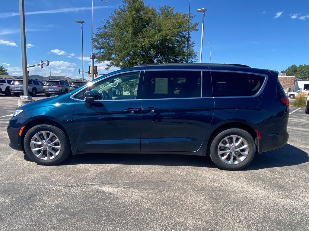Used 2022 Chrysler Pacifica Touring-L AWD/4WD image 4