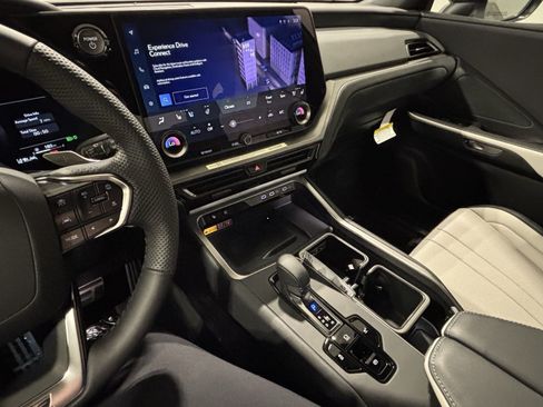 New 2026 Lexus TX 500h AWD image 21