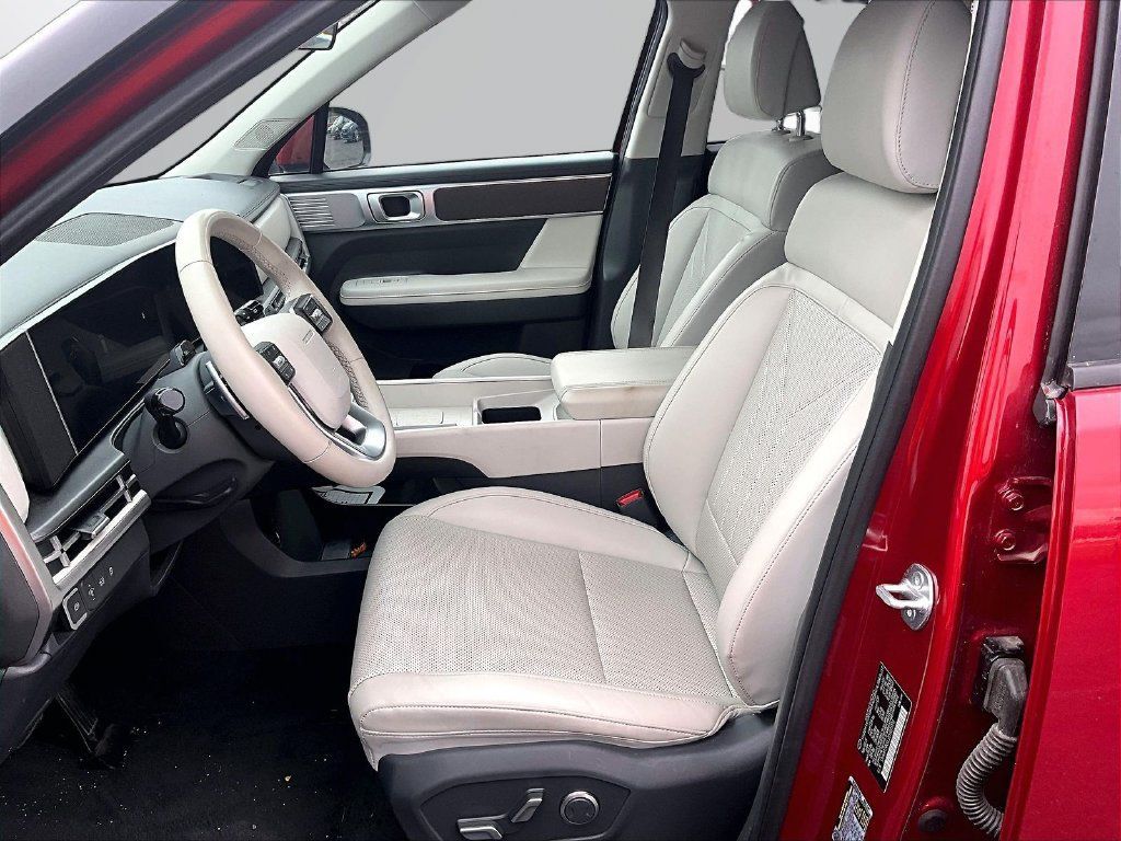 Used 2025 Hyundai Santa Fe SEL FWD image 23
