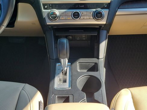 Used 2017 Subaru Outback 2.5i Limited image 18