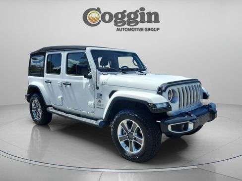 Used 2018 Jeep Wrangler Unlimited Sahara AWD/4WD image 7