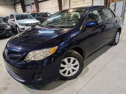 Used 2011 Toyota Corolla LE image 1