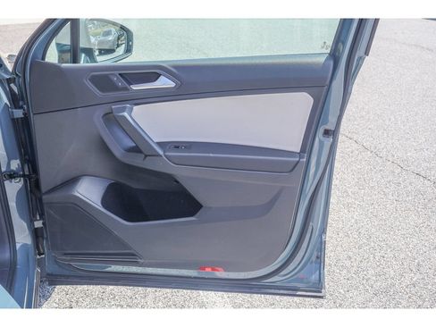 Used 2019 Volkswagen Tiguan SEL AWD/4WD image 16
