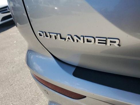 Used 2023 Mitsubishi Outlander SE image 10