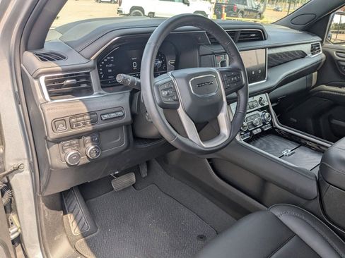 Used 2024 GMC Yukon XL Denali image 10