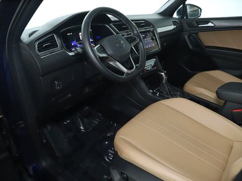Used 2022 Volkswagen Tiguan SE w/ Panoramic Sunroof Package image 18
