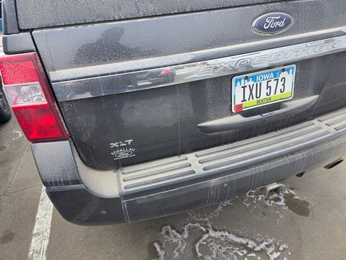 Used 2017 Ford Expedition XLT image 6