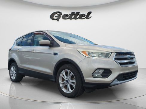 Used 2017 Ford Escape SE FWD image 3