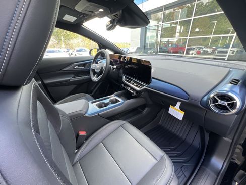 New 2026 Chevrolet Equinox EV LT image 32