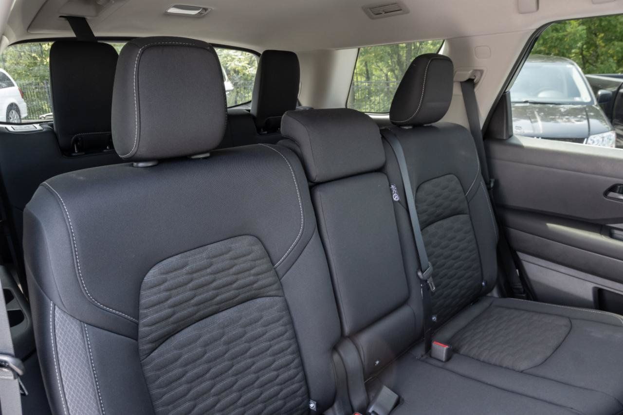 Used 2024 Nissan Pathfinder SV w/ Black Appearance Package AWD/4WD image 30
