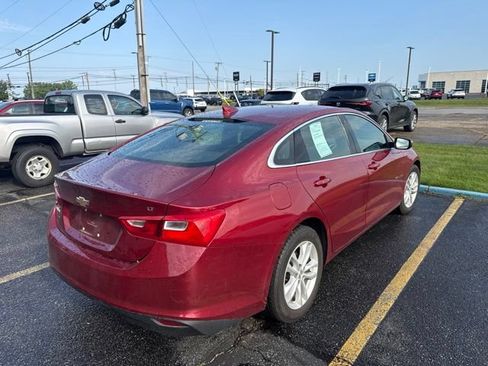 Used 2017 Chevrolet Malibu LT FWD image 3