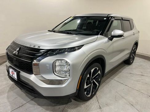 Used 2022 Mitsubishi Outlander ES image 4