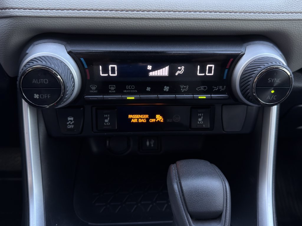 Used 2019 Toyota RAV4 XLE w/ Convenience Package FWD image 19
