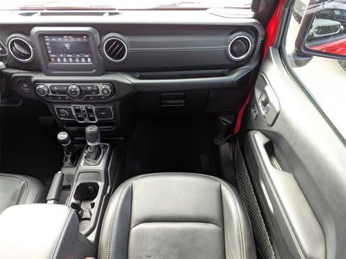 Used 2018 Jeep Wrangler Unlimited Sahara image 16