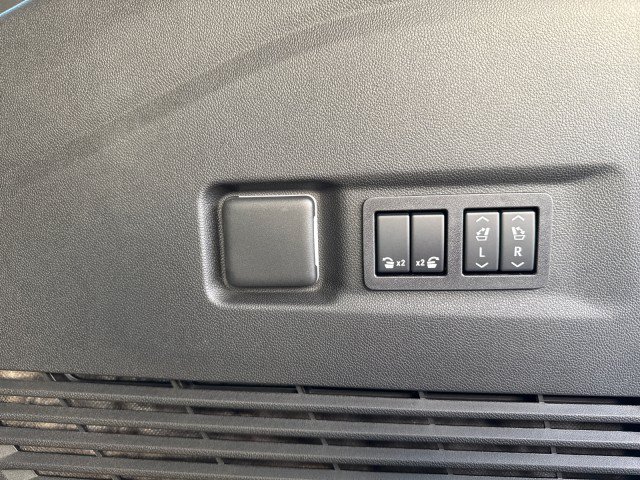 New 2026 GMC Yukon XL Denali w/ Sun & Power Step Package RWD image 21