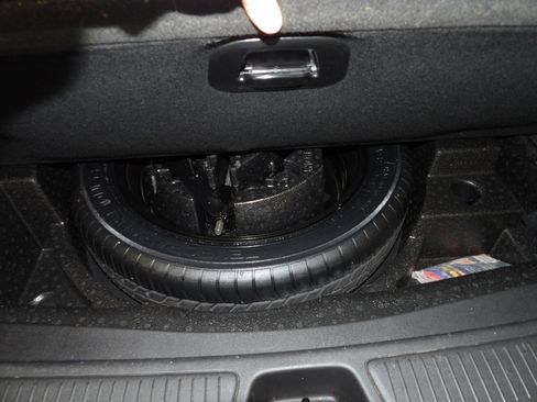 Used 2022 Buick Envision Essence w/ Technology Package II image 20