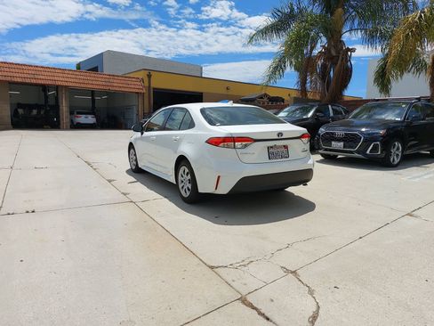 Used 2024 Toyota Corolla LE FWD image 4