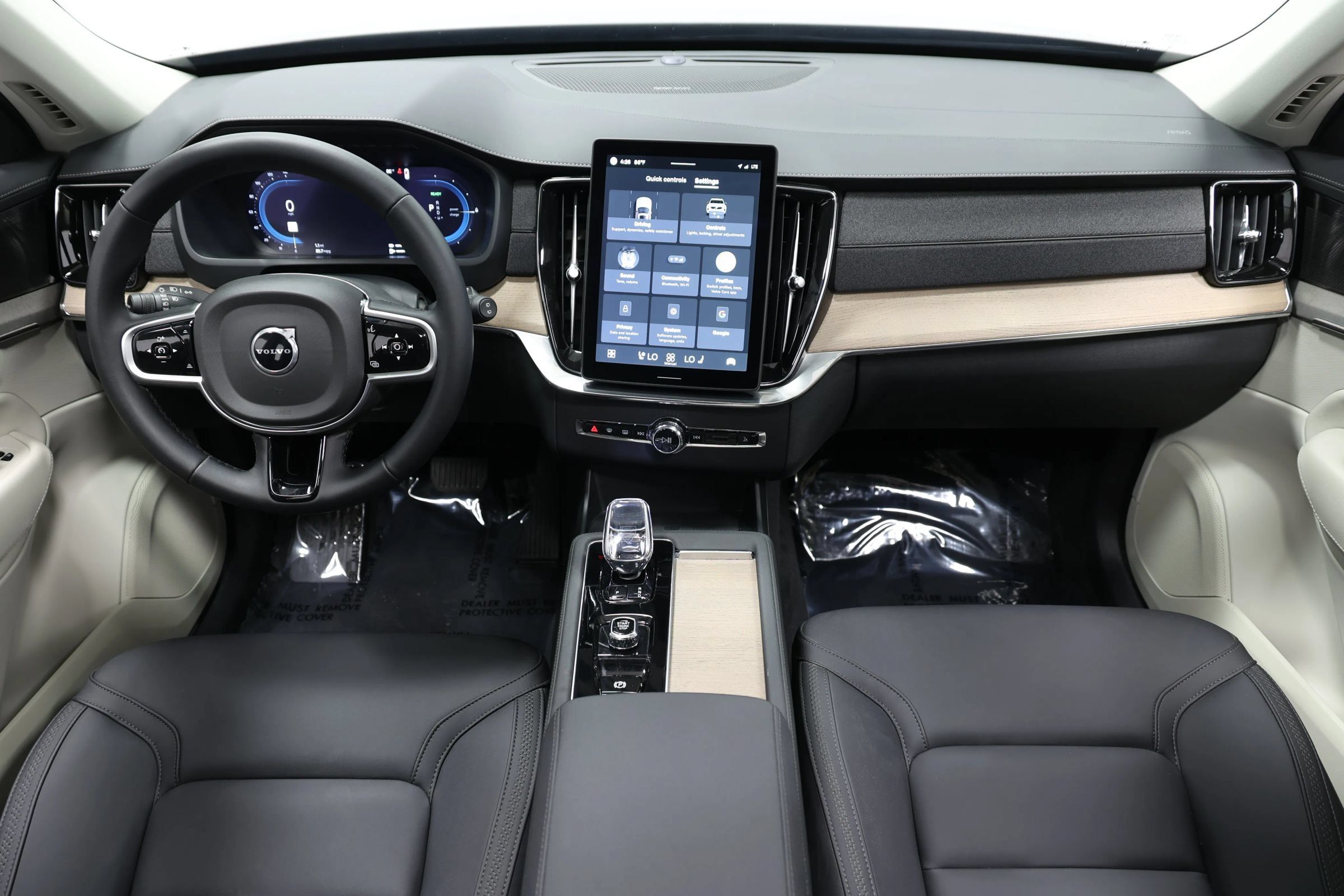 Used 2025 Volvo XC90 T8 Plus w/ Protection Package Premier AWD/4WD image 46