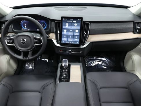 Used 2025 Volvo XC90 T8 Plus w/ Protection Package Premier AWD/4WD image 46