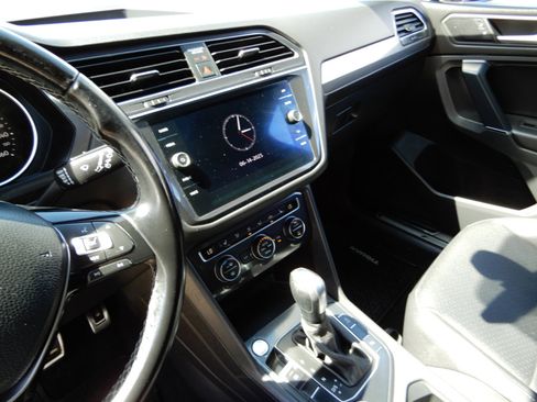 Used 2020 Volkswagen Tiguan SE R-Line w/ 3rd Row Seat Package image 15
