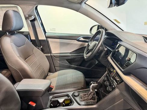 Used 2024 Volkswagen Taos SE w/ Panoramic Sunroof Package image 23