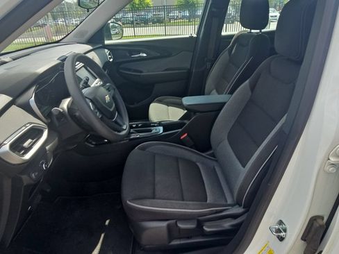 Used 2023 Chevrolet TrailBlazer LS FWD image 12