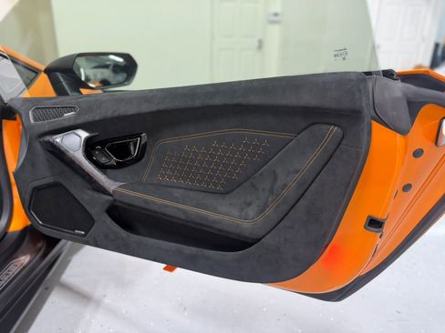 Used 2018 Lamborghini Huracan Performante AWD/4WD image 36