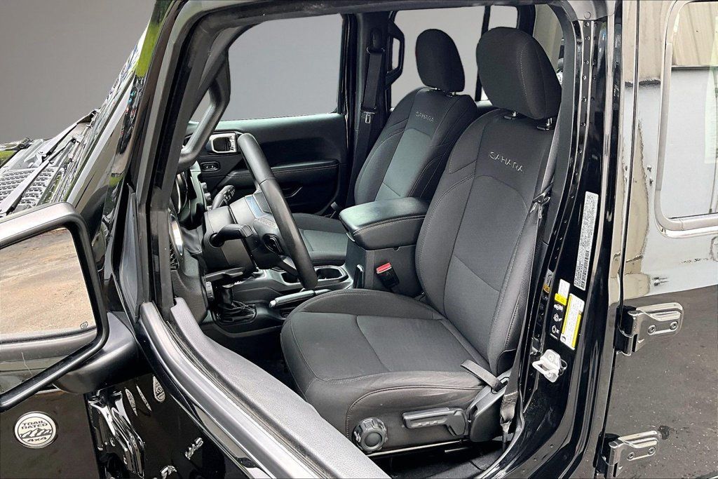 Used 2023 Jeep Wrangler Unlimited Sahara AWD/4WD image 22