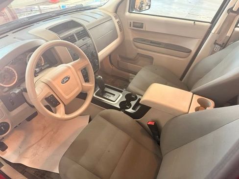 Used 2010 Ford Escape XLS FWD image 7