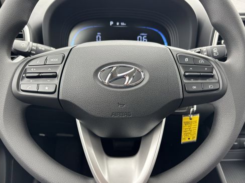 New 2025 Hyundai Venue SE image 20