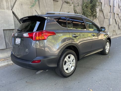 Used 2015 Toyota RAV4 LE AWD/4WD image 5