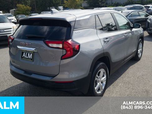 Used 2024 GMC Terrain SLE image 6