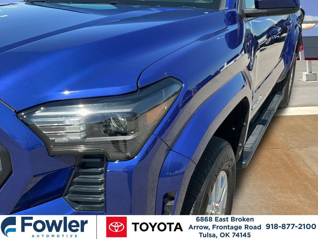 Certified 2025 Toyota Tacoma SR5 w/ SR5 Upgrade Package AWD/4WD image 26