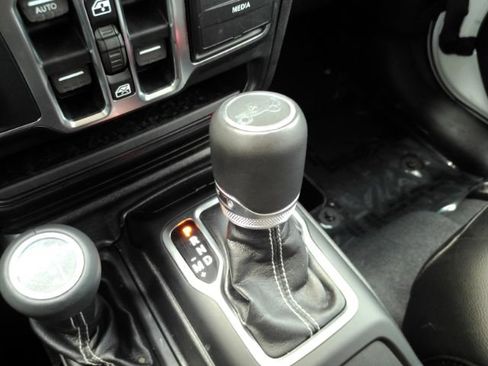 Used 2019 Jeep Wrangler Unlimited Sahara AWD/4WD image 45