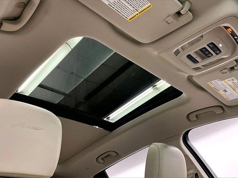 Used 2023 Buick Envision Avenir image 17