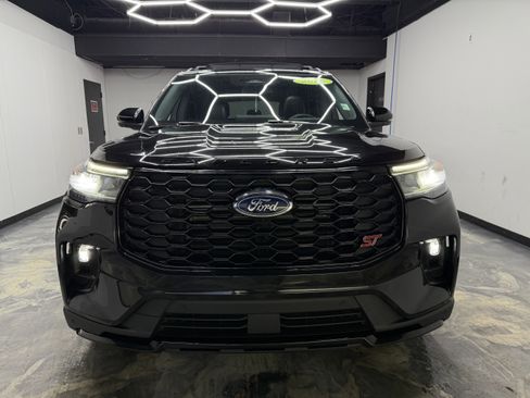 Used 2025 Ford Explorer ST image 8