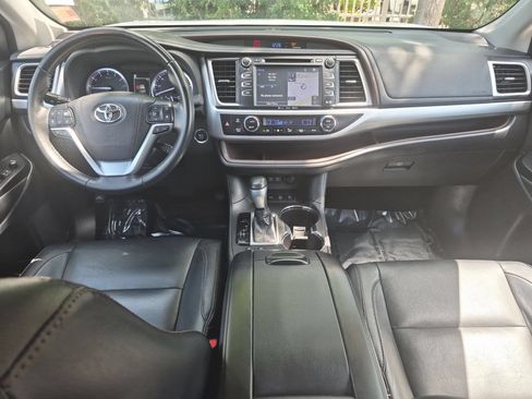 Used 2018 Toyota Highlander XLE AWD/4WD image 26
