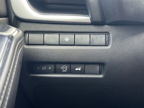 Used 2025 Nissan Rogue SV AWD/4WD image 12