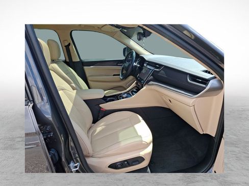 Used 2022 Jeep Grand Cherokee L Limited AWD/4WD image 11