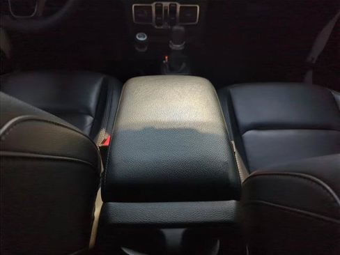 Used 2023 Jeep Gladiator Sport AWD/4WD image 18