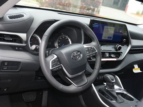 New 2026 Toyota Highlander XLE AWD/4WD image 4
