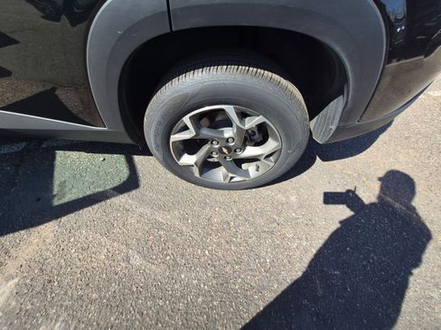 Used 2025 Chevrolet Trax LT w/ LT Convenience Package image 9