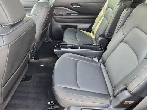 Used 2026 Nissan Pathfinder SL w/ SL Premium Package FWD image 28