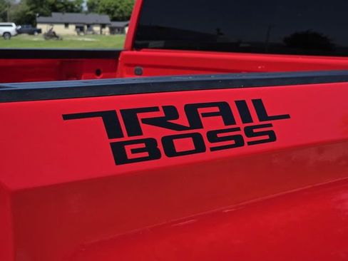 Used 2021 Chevrolet Silverado 1500 Custom Trail Boss w/ LPO, Dark Essentials Package AWD/4WD image 8