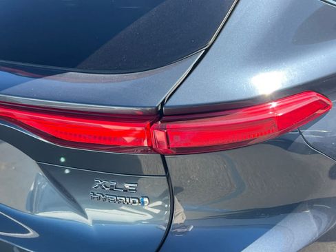 Used 2021 Toyota Venza XLE AWD/4WD image 18