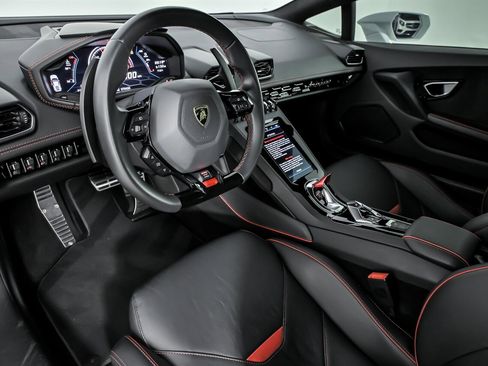Used 2020 Lamborghini Huracan EVO image 21