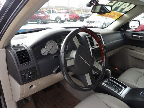 Used 2005 Chrysler 300 C w/ Protection Group II image 6