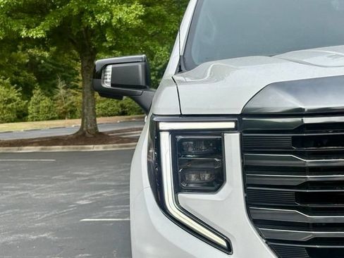 Used 2024 GMC Sierra 1500 AT4 w/ Technology Package AWD/4WD image 13