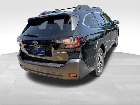 Used 2024 Subaru Outback Premium AWD/4WD image 4