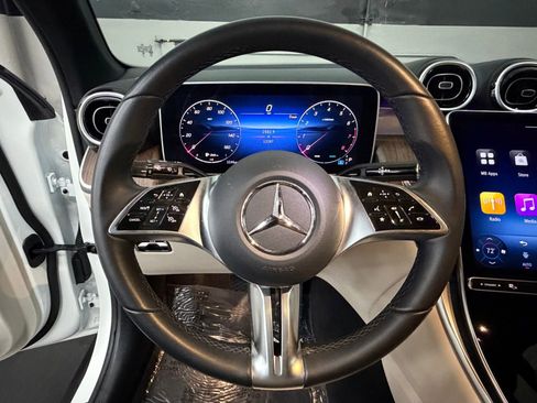 Used 2025 Mercedes-Benz GLC 300 image 26